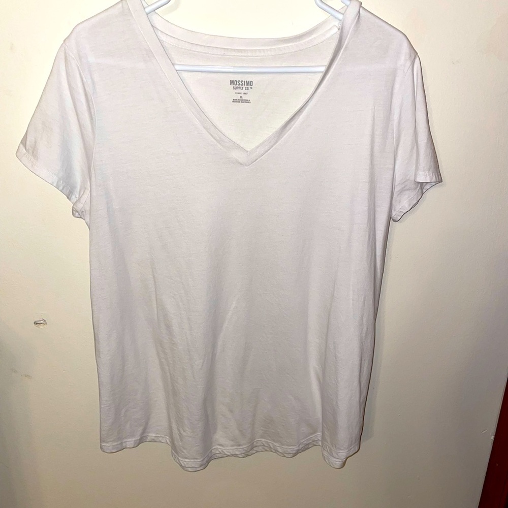 Mossimo Women’s White XL V Neck EUC